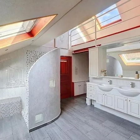 6 People L'ecurie Villa *