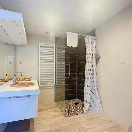 6 People L'ecurie Villa